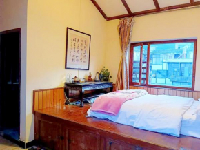 Dali Lily Pad Inn